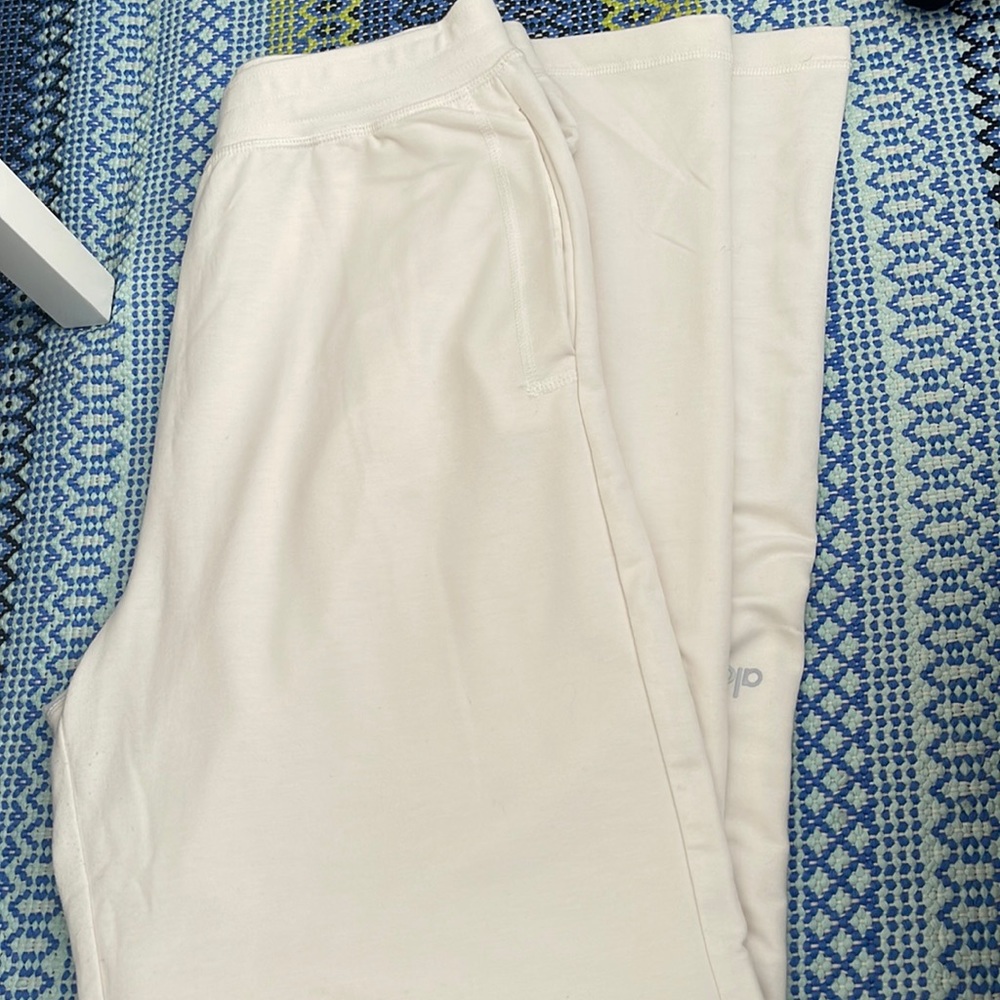 White alo yoga sweatpants
